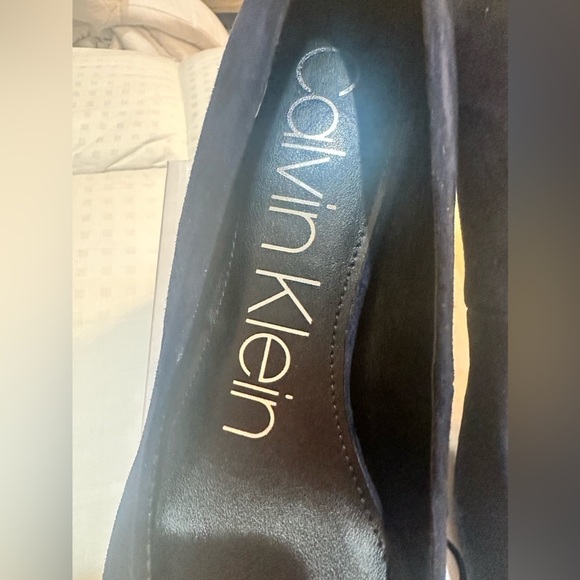 Calvin Klein Callia Navy Suede High Heeled Shoes Size 7M NIB - Picture 2 of 6